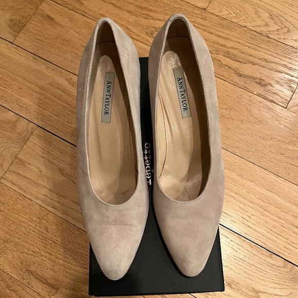 Ann Taylor Suede Pumps, Size 7.5 - Picture 4 of 8